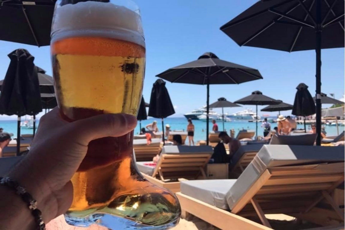 The party goes on in September at DK Oyster in Mykonos! DK Oyster